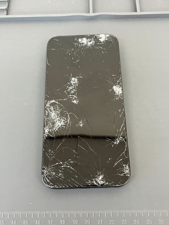 豊川市】iPhone15 Pro Maxの画面割れ修理なら即日対応可能！データ